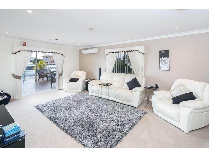 4 Shute Court, Paradise Point QLD 4216