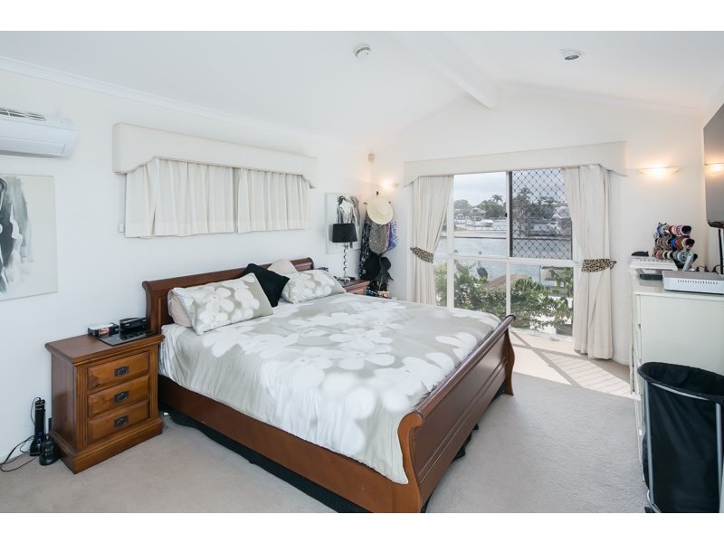 4 Shute Court, Paradise Point QLD 4216