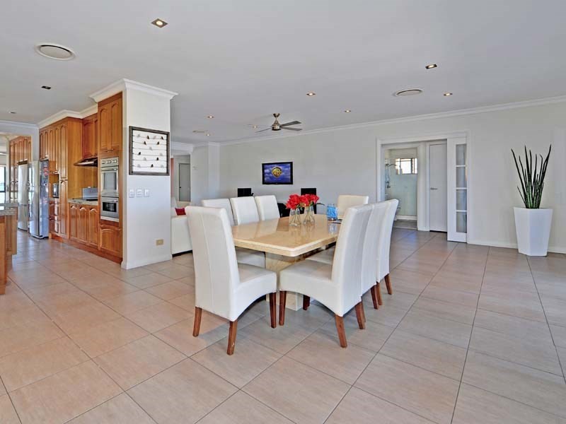 16 James Cook Esplanade, Hollywell QLD 4216