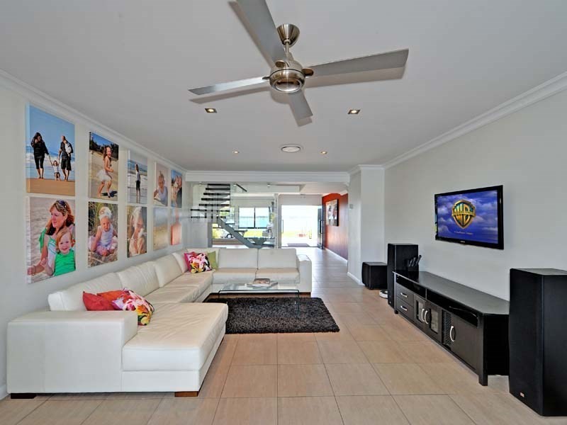 16 James Cook Esplanade, Hollywell QLD 4216