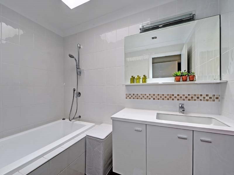16 James Cook Esplanade, Hollywell QLD 4216