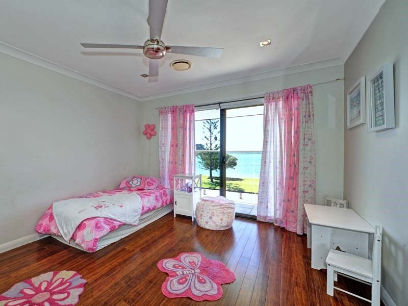 16 James Cook Esplanade, Hollywell QLD 4216