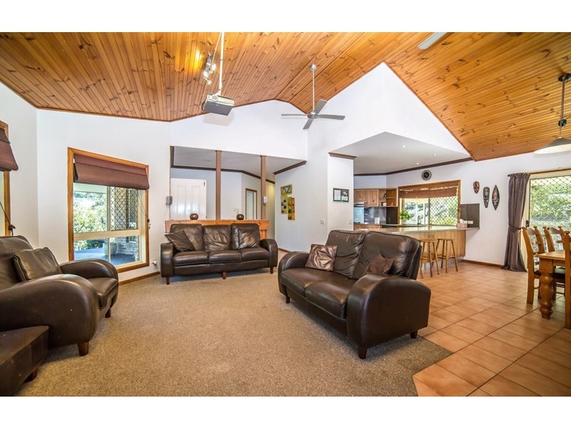 8 Moondance Court, Bonogin QLD 4213