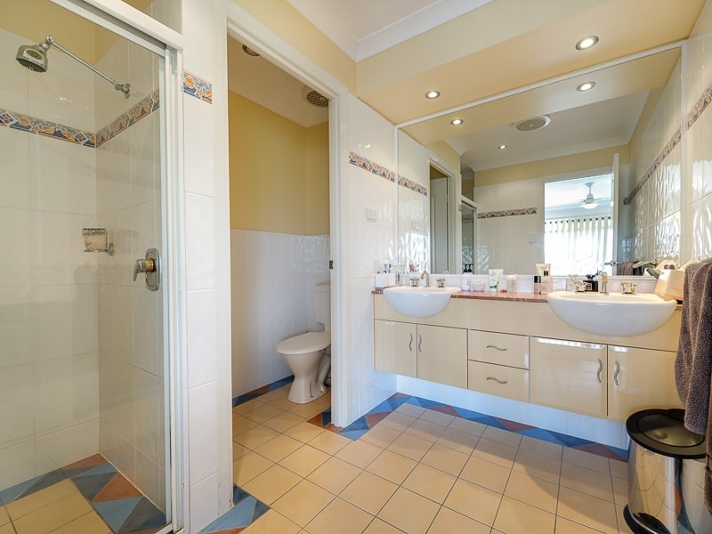 2/40 Markham Avenue, Runaway Bay QLD 4216