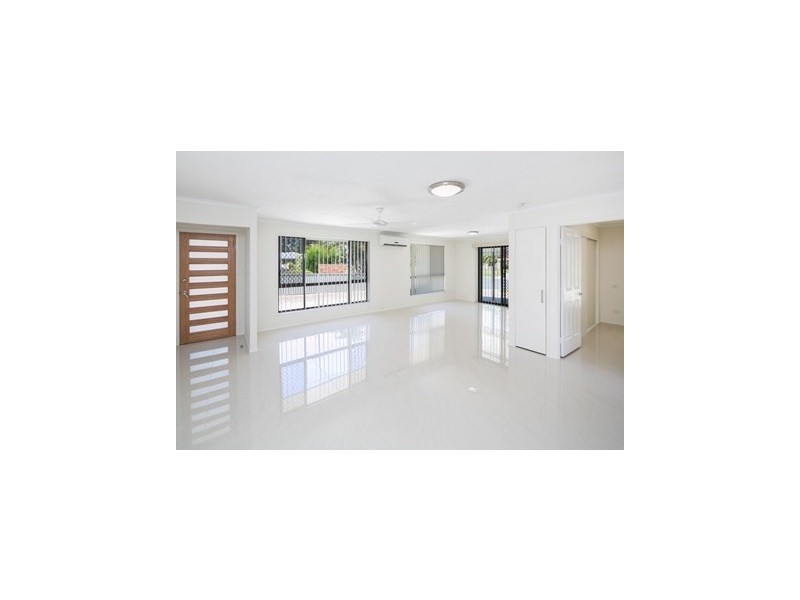 1/6 Woodgate Place, Paradise Point QLD 4216