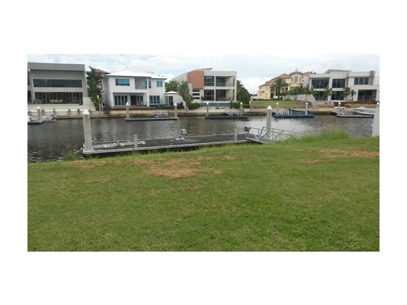 26 Royal Albert Crescent, Sovereign Islands QLD 4216