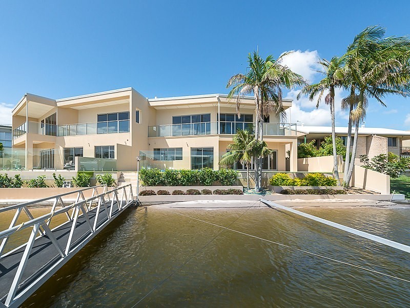 2/5 Huon Crescent, Runaway Bay QLD 4216