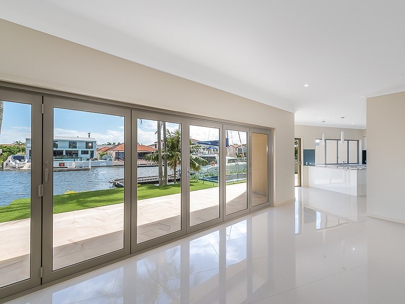 2/5 Huon Crescent, Runaway Bay QLD 4216