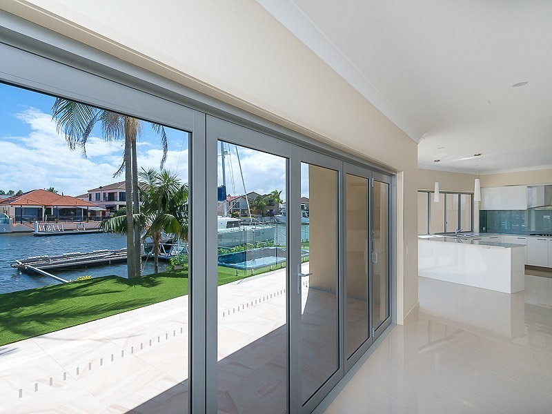 2/5 Huon Crescent, Runaway Bay QLD 4216