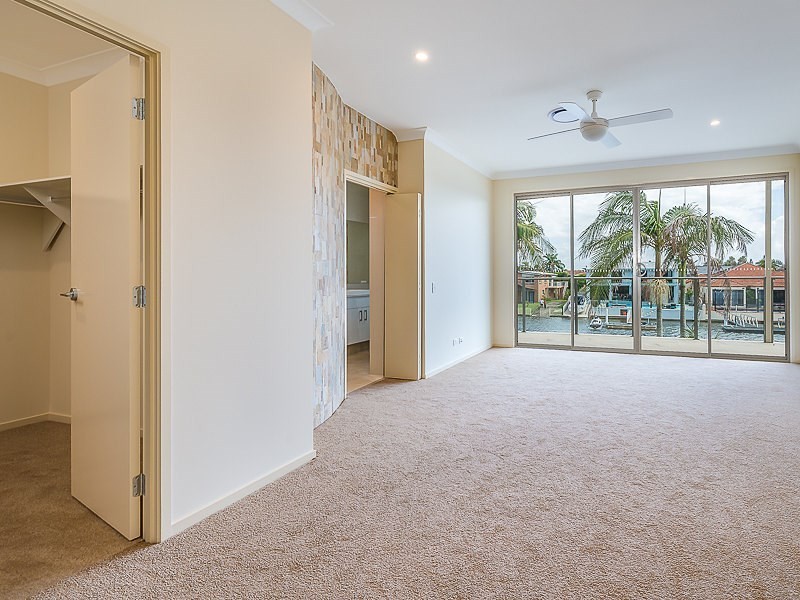 2/5 Huon Crescent, Runaway Bay QLD 4216
