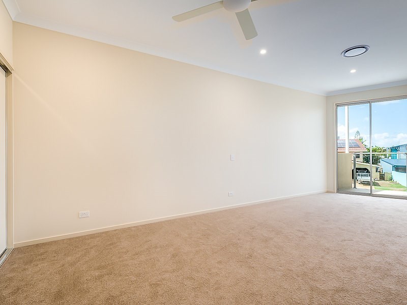 2/5 Huon Crescent, Runaway Bay QLD 4216
