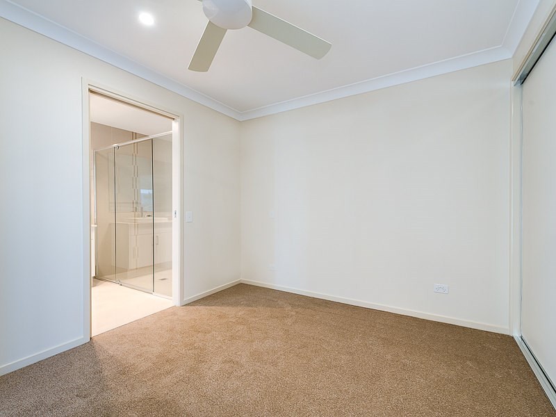2/5 Huon Crescent, Runaway Bay QLD 4216
