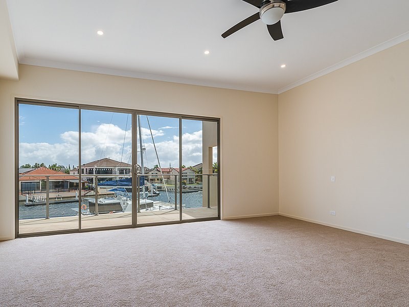 2/5 Huon Crescent, Runaway Bay QLD 4216