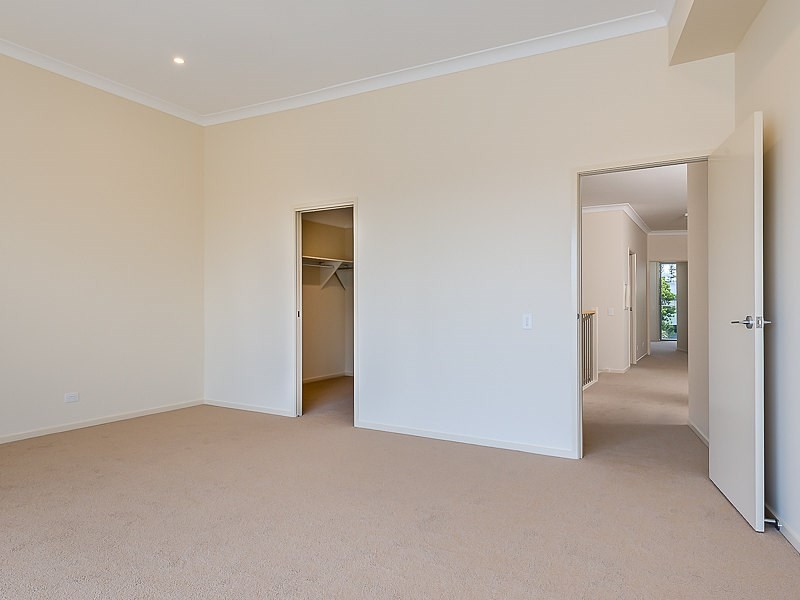 2/5 Huon Crescent, Runaway Bay QLD 4216