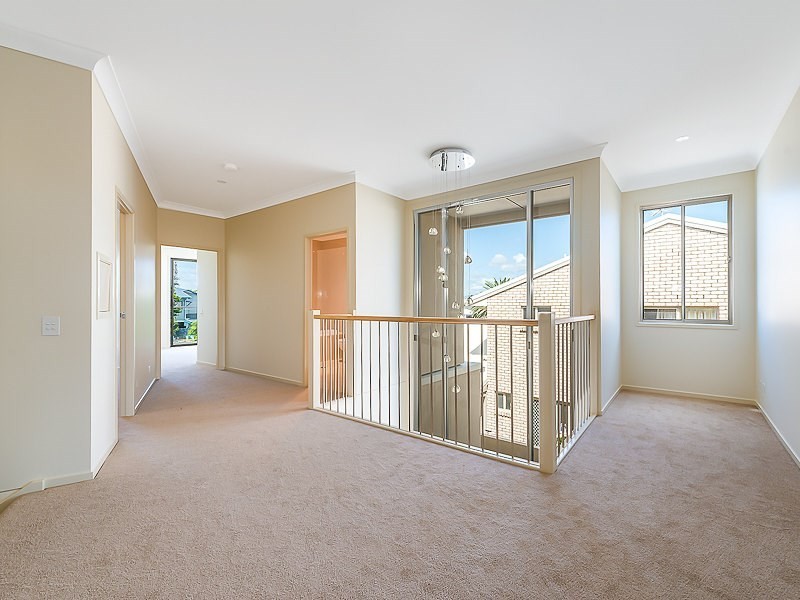 2/5 Huon Crescent, Runaway Bay QLD 4216