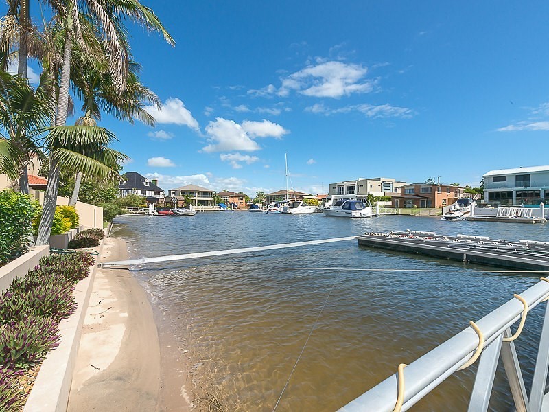 2/5 Huon Crescent, Runaway Bay QLD 4216