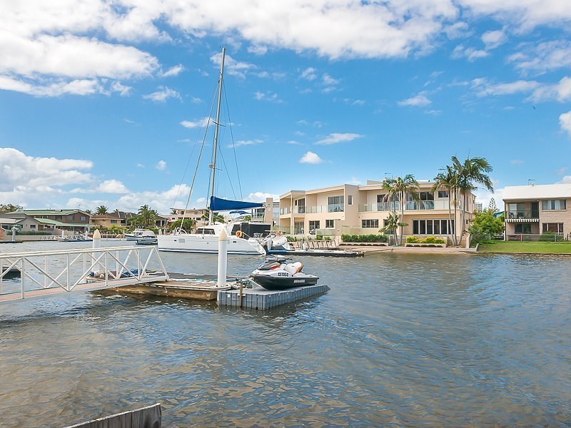 2/5 Huon Crescent, Runaway Bay QLD 4216