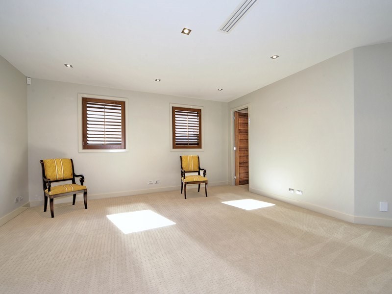 9 King James Court, Paradise Point QLD 4216