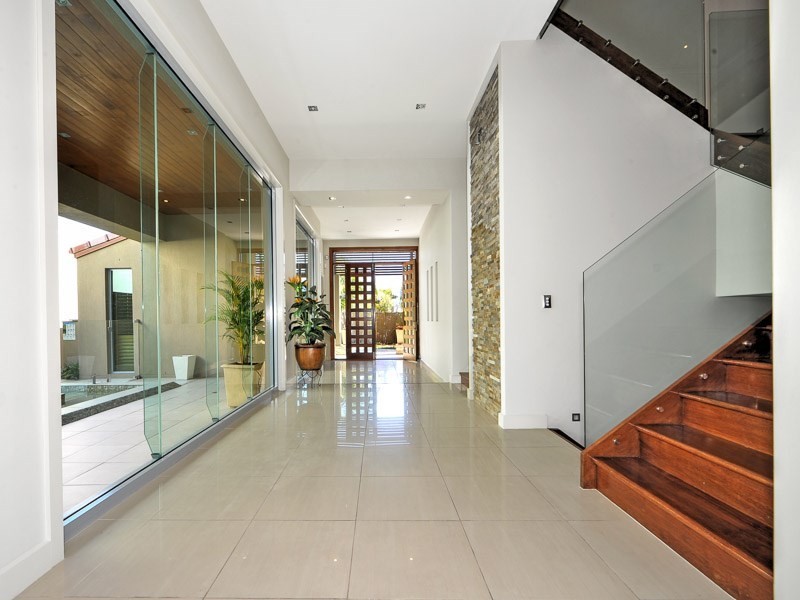 9 King James Court, Paradise Point QLD 4216