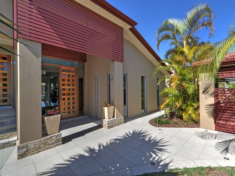 9 King James Court, Paradise Point QLD 4216