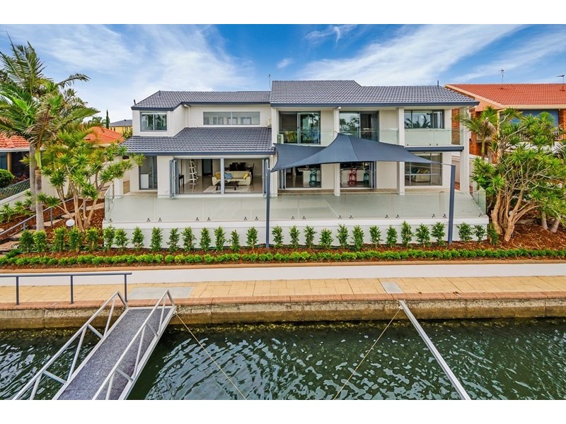 5 Pebble Beach Drive, Runaway Bay QLD 4216