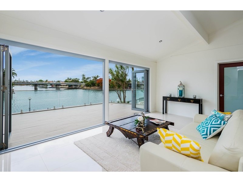 5 Pebble Beach Drive, Runaway Bay QLD 4216