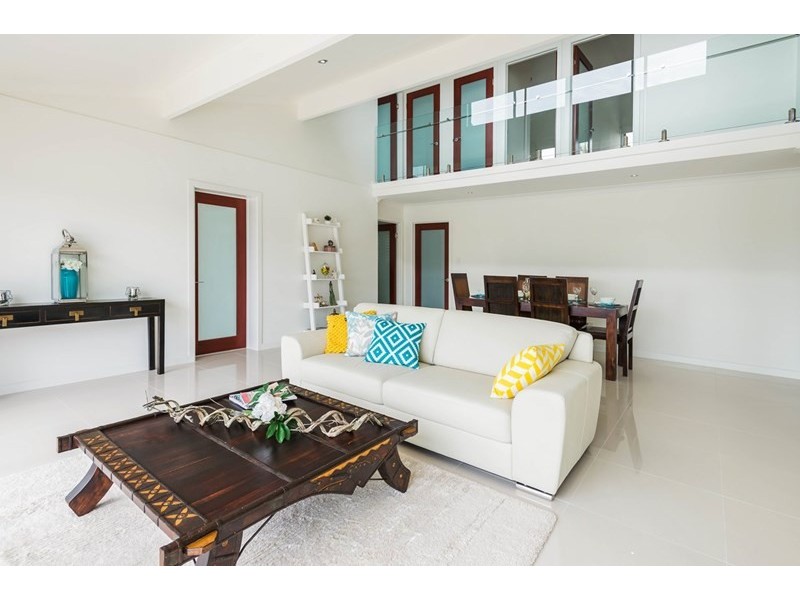 5 Pebble Beach Drive, Runaway Bay QLD 4216