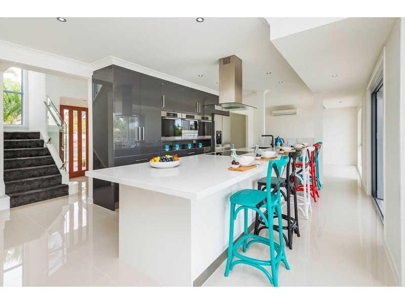 5 Pebble Beach Drive, Runaway Bay QLD 4216
