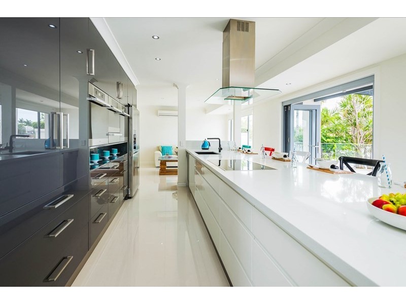 5 Pebble Beach Drive, Runaway Bay QLD 4216