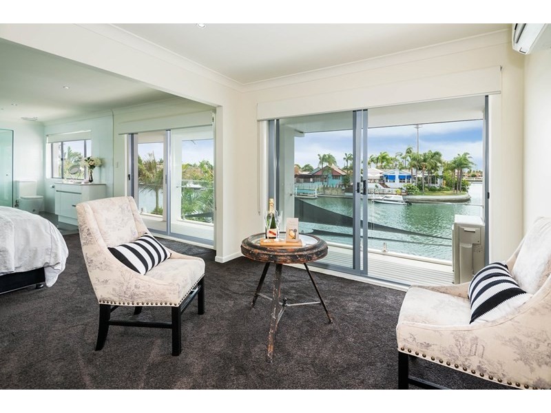 5 Pebble Beach Drive, Runaway Bay QLD 4216