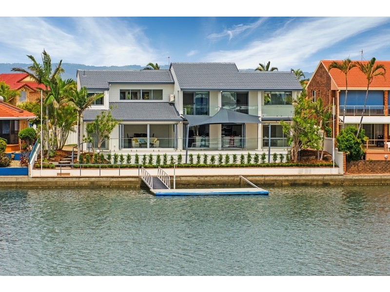 5 Pebble Beach Drive, Runaway Bay QLD 4216