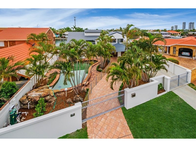 5 Pebble Beach Drive, Runaway Bay QLD 4216