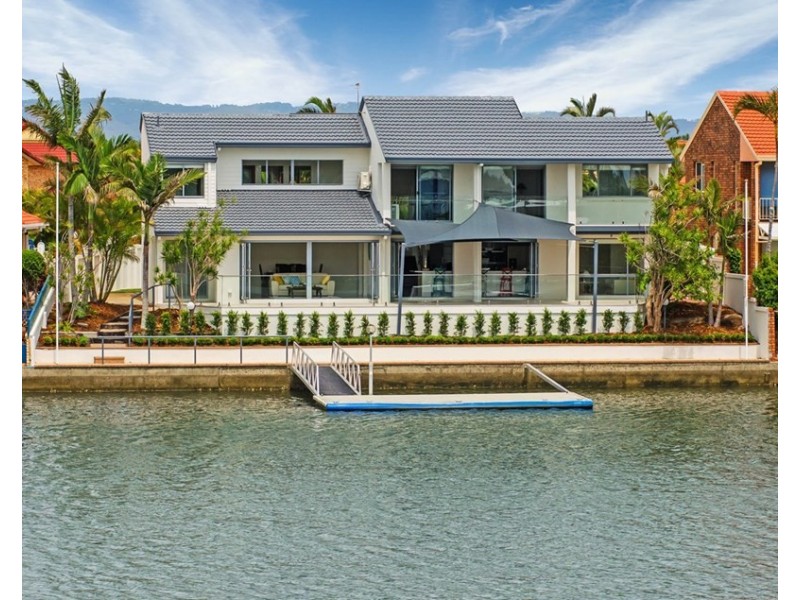 5 Pebble Beach Drive, Runaway Bay QLD 4216