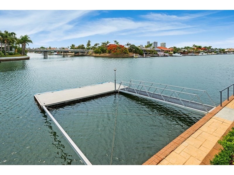 5 Pebble Beach Drive, Runaway Bay QLD 4216