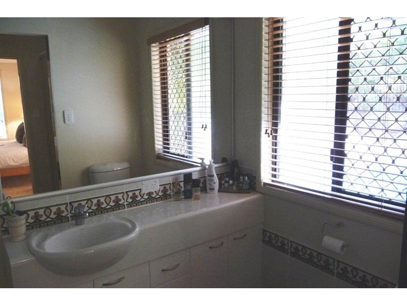 16 Bellona Court, Pacific Pines QLD 4211