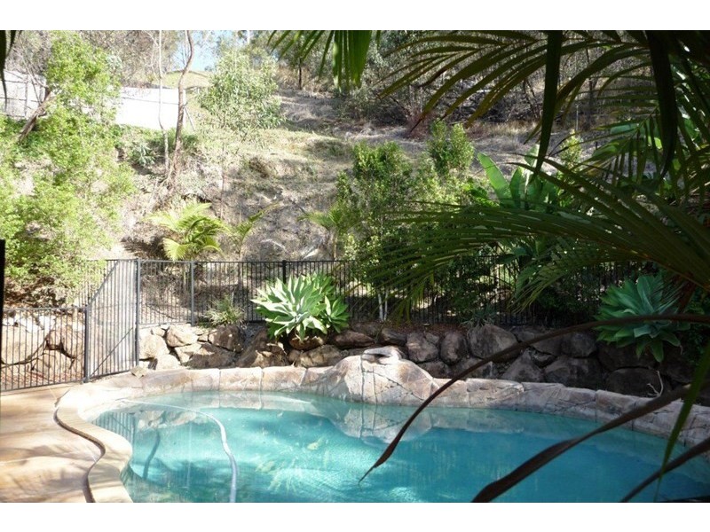 16 Bellona Court, Pacific Pines QLD 4211