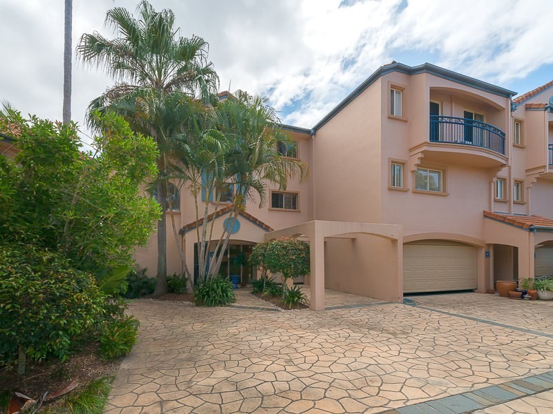 27 John Lund Drive, Hope Island QLD 4212