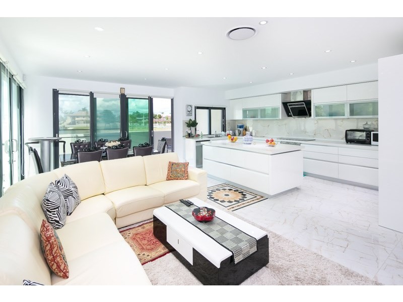 22B Ray Street, Runaway Bay QLD 4216