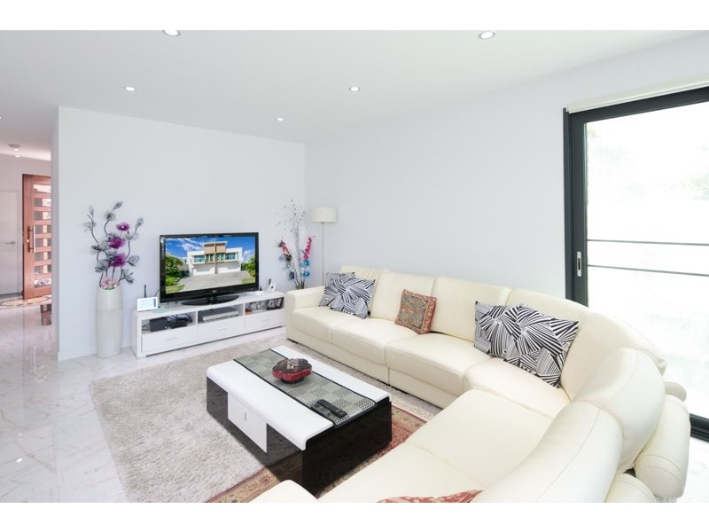 22B Ray Street, Runaway Bay QLD 4216