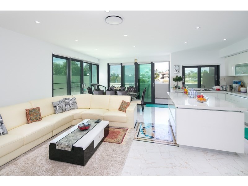 22B Ray Street, Runaway Bay QLD 4216