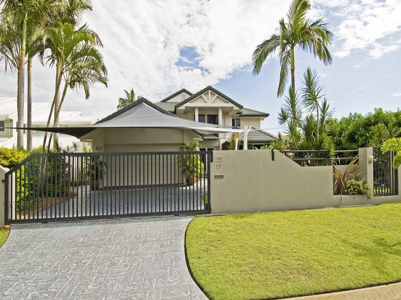 27 Nirvana Court, Runaway Bay QLD 4216