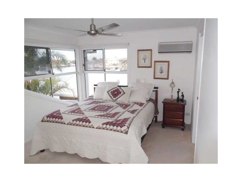 27 Nirvana Court, Runaway Bay QLD 4216