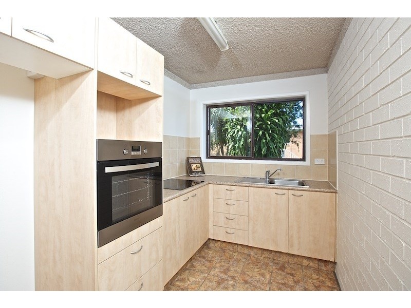 2/157 Muir Street, Labrador QLD 4215