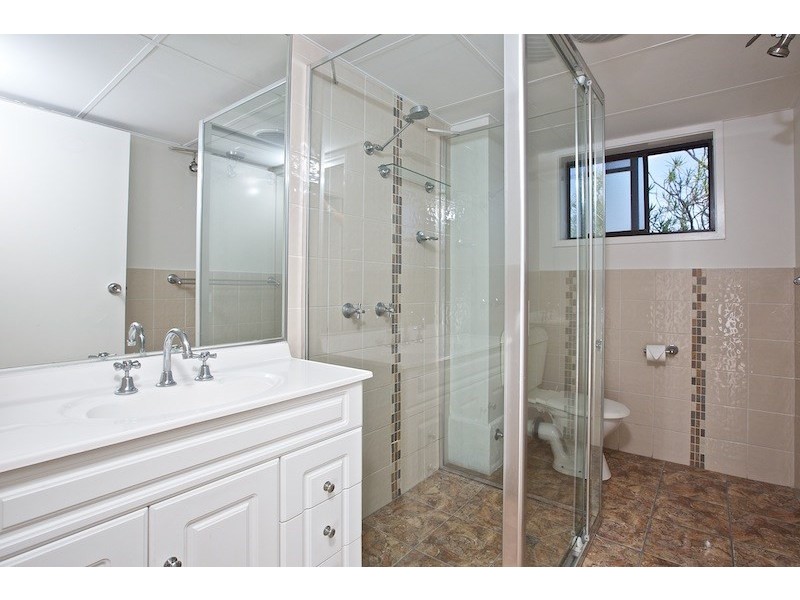 2/157 Muir Street, Labrador QLD 4215