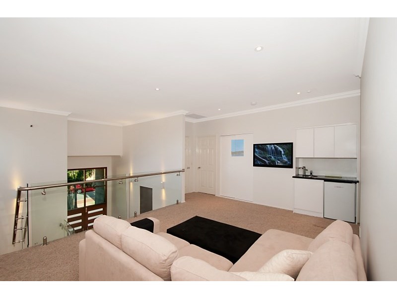 27 King Charles, Paradise Point QLD 4216