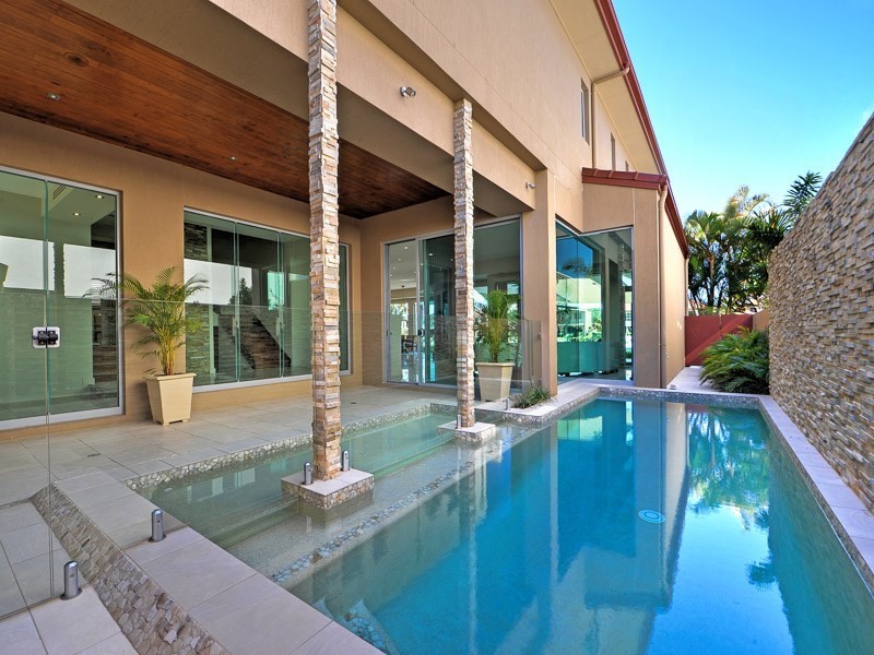 9 King James Court, Paradise Point QLD 4216