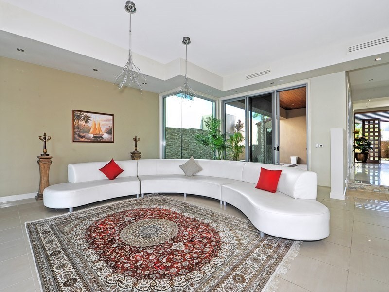 9 King James Court, Paradise Point QLD 4216