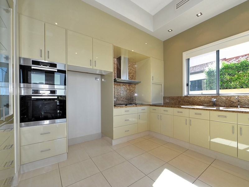 9 King James Court, Paradise Point QLD 4216