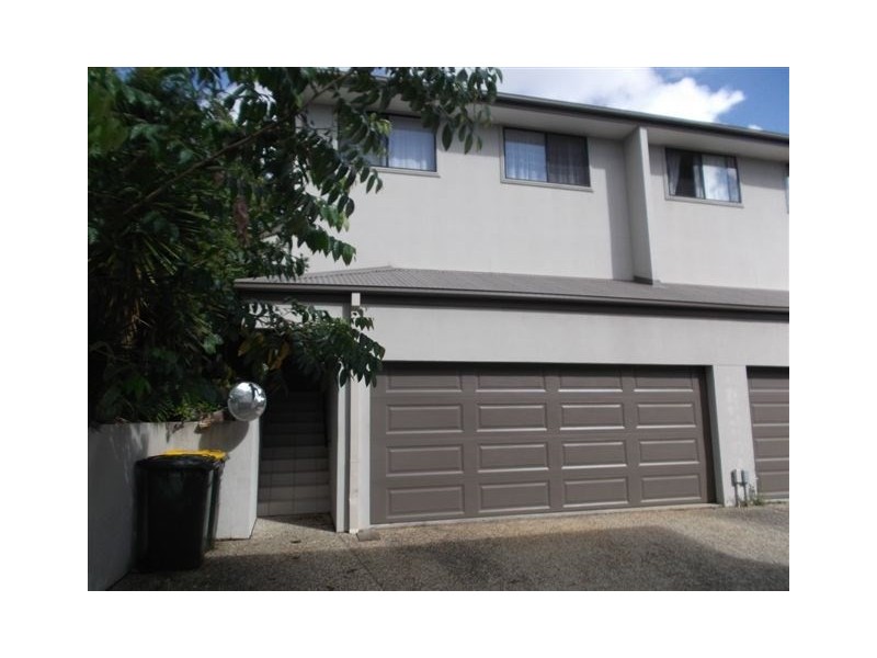 3/9 Government Road, Labrador QLD 4215
