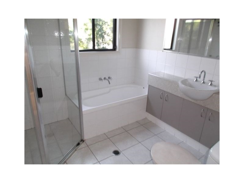 3/9 Government Road, Labrador QLD 4215